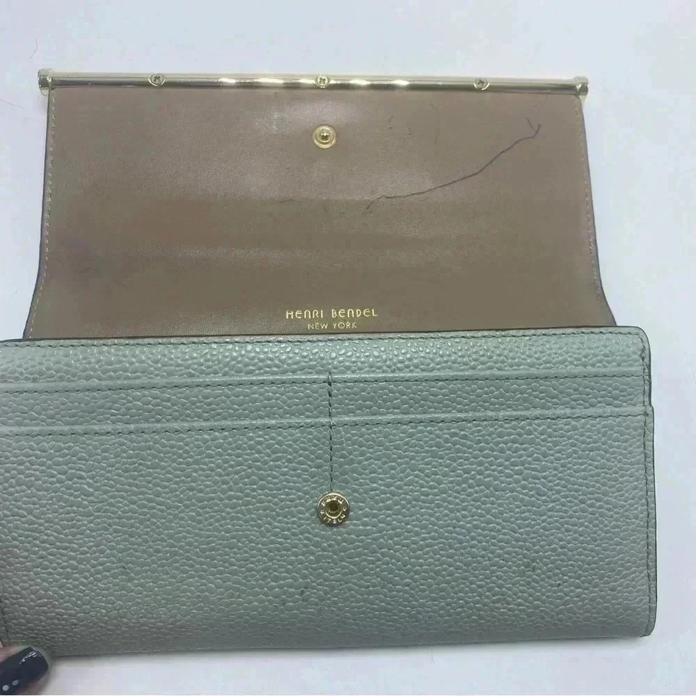 Henri Bendel pebbled leather wallet gold accent bendelgirl